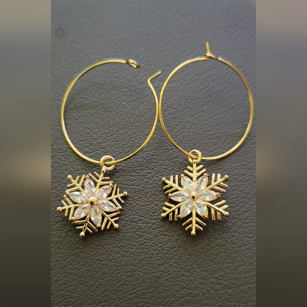 Snowflake earrings
